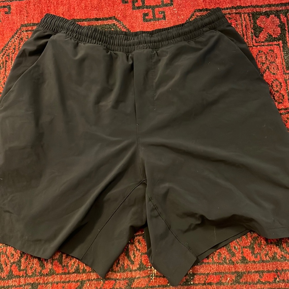 Lululemon 8” shorts / lined